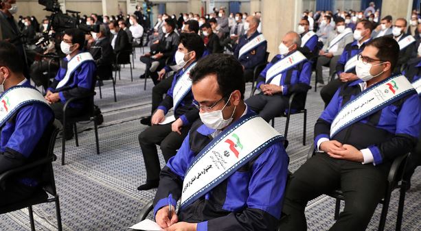کارگران در صف مقدم مقابله با دشمن ایستادند