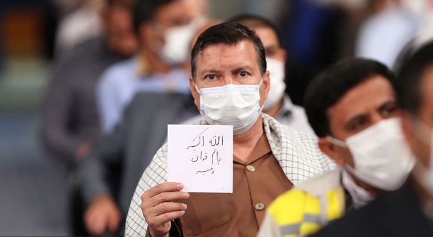 کارگران در صف مقدم مقابله با دشمن ایستادند