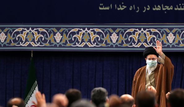 کارگران در صف مقدم مقابله با دشمن ایستادند