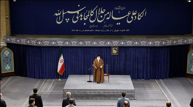 کارگران در صف مقدم مقابله با دشمن ایستادند