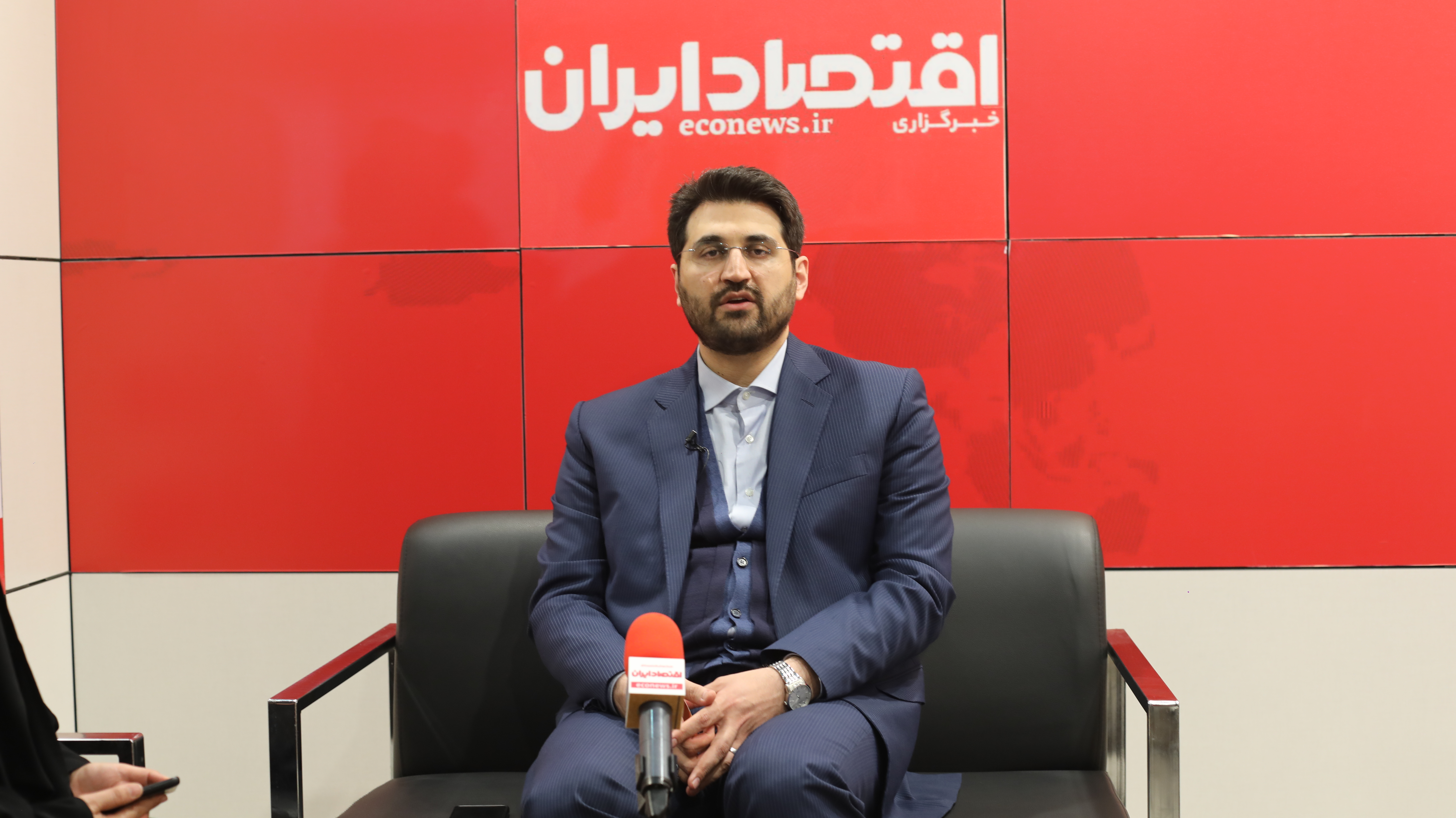 بازدید رئیس سازمان امور مالیاتی ازغرفه اقتصاد ایران