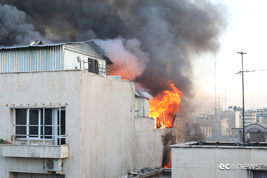 آتش سوزی گسترده یک ساختمان درمیدان ولیعصر+عکس