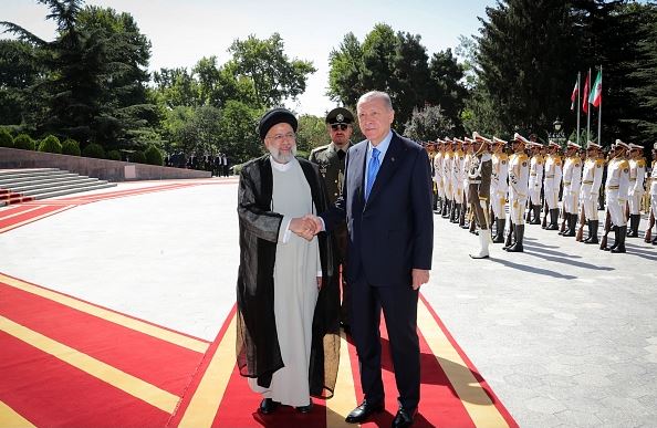 استقبال رسمی رئیس جمهور از اردوغان درسعدآباد