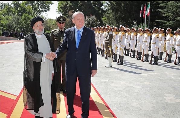 استقبال رسمی رئیس جمهور از اردوغان درسعدآباد