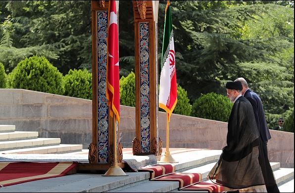 استقبال رسمی رئیس جمهور از اردوغان درسعدآباد