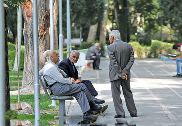 "ایران ۱۴۳۰" یکی از سالمندترین کشورهای دنیا+کاریکاتور