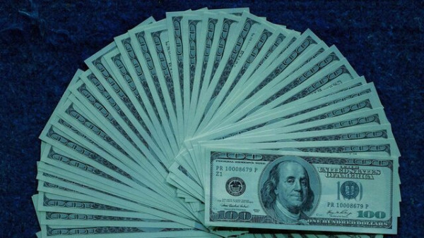 احتمال تضعیف دلار در برابر رقبای جهانی خود