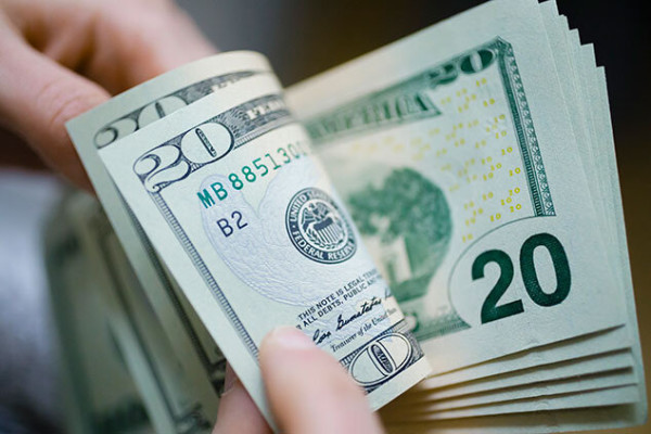 انتقاد بانک تسویه بین الملل از اعتیاد جهان به دلار