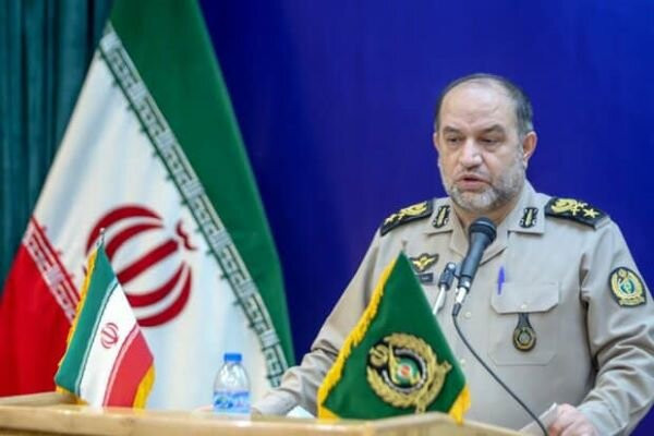 مهمترین حربه دشمنان ایجاد مشکلات اقتصادی است