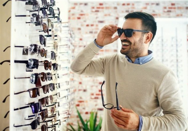 عینک آفتابی استاندارد چه ویژگی هایی دارد