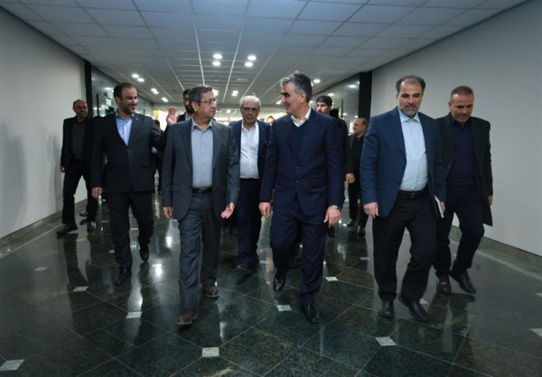 همتی با استقبال فرزین وارد بانک مرکزی شد 4