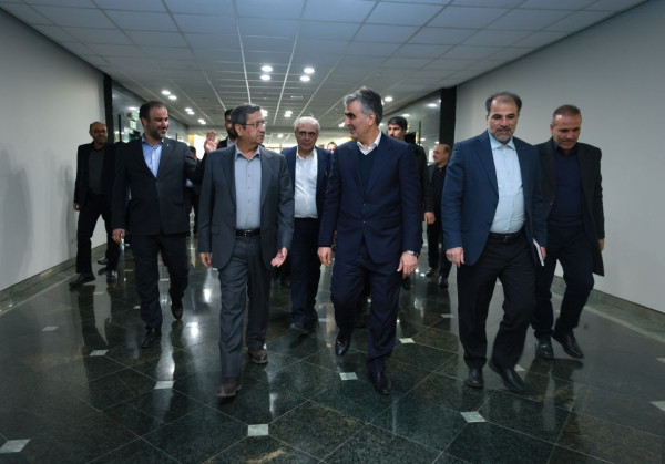همتی با استقبال فرزین وارد بانک مرکزی شد 2