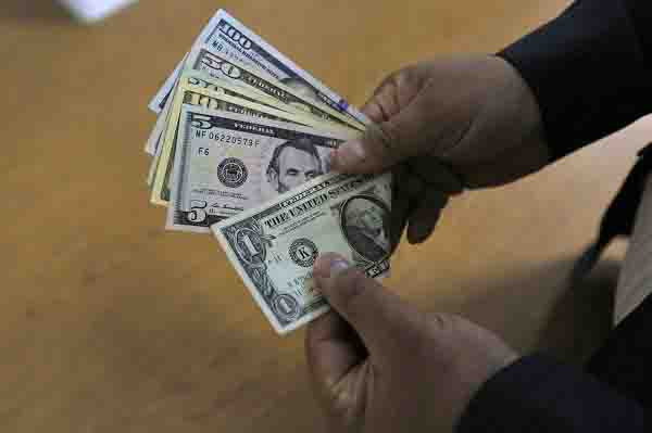 رفع تعهد ارزی صادرکنندگان در سال 98 همانند سال 97 خواهد بود