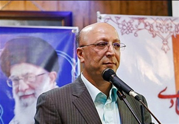 خود را خدمتگذار جامعه دانشگاهی و علمی می دانم
