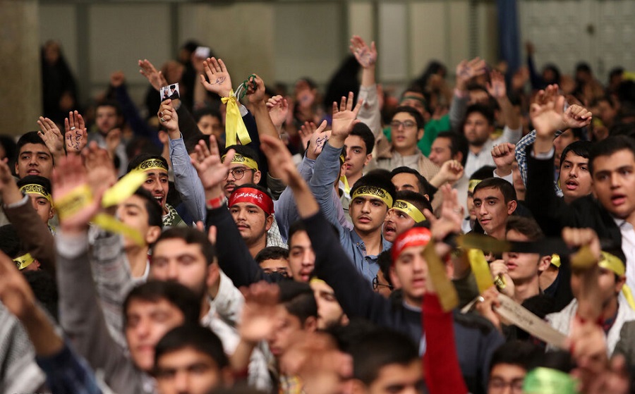 دیدار رهبر در روز ملی مبارزه با استکبار جهانی و روز دانش‌آموز