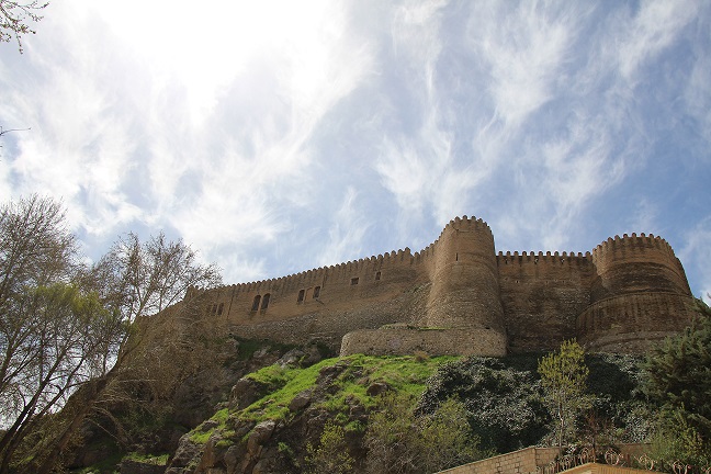 آشنایی با باغ گلستان در مجاورت قلعه تاریخی فلک‌الافلاک 