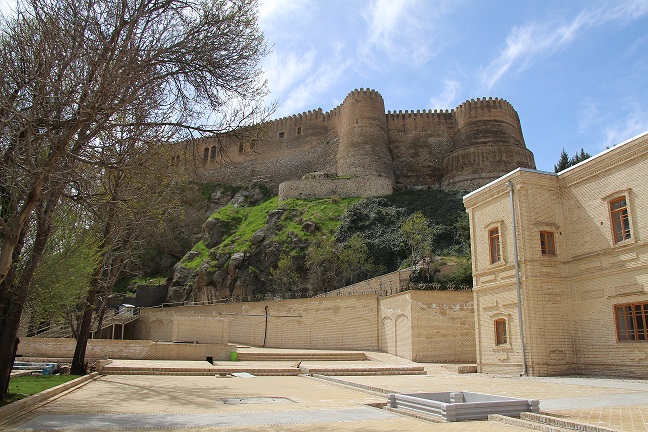 آشنایی با باغ گلستان در مجاورت قلعه تاریخی فلک‌الافلاک 