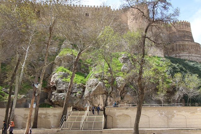 آشنایی با باغ گلستان در مجاورت قلعه تاریخی فلک‌الافلاک 