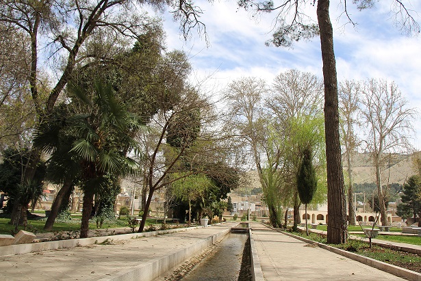 آشنایی با باغ گلستان در مجاورت قلعه تاریخی فلک‌الافلاک 