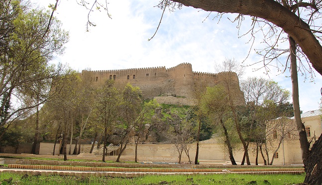 آشنایی با باغ گلستان در مجاورت قلعه تاریخی فلک‌الافلاک 