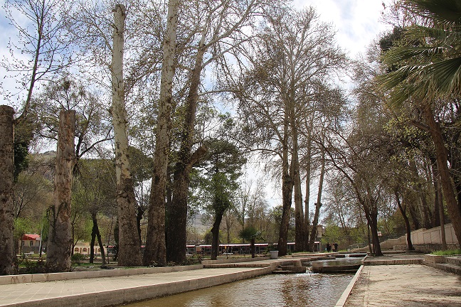 آشنایی با باغ گلستان در مجاورت قلعه تاریخی فلک‌الافلاک 