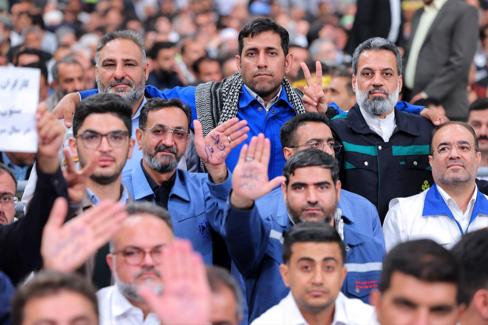دیدار هزاران نفر از کارگران با رهبر انقلاب +عکس