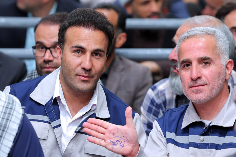 دیدار هزاران نفر از کارگران با رهبر انقلاب +عکس
