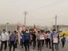 راهپیمایی ۱۳ آبان با شرایط خاص آب و هوایی  در روستای پیرچوگان هرمزگان