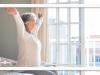 چرا با افزایش سن زودتر از خواب بیدار می‌شویم؟