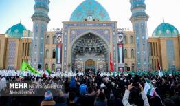 اجتماع بزرگ شیعیان در جمکران؛ قم در شب نیمه شعبان غرق در نور و شکوه شد