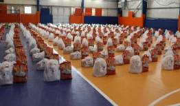 ۱۰۰ بسته معیشتی بین نیازمندان کاشمر توزیع شد