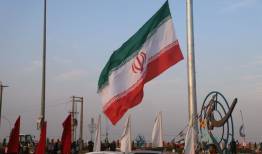 برافراشته شدن یکی از بزرگ‌ترین پرچم‌های ایران در جوار مسجد جمکران