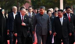 کیم و پوتین روی فرش قرمز میدان «تیان‌آن‌من» چین 