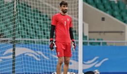 ضرب الاجل استقلال به دروازه بان تیم ملی ایران