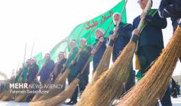 آیین جاروکشی خادمان مسجد جمکران