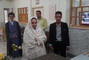 عروس و داماد دامغانی رای خود را به صندوق انداختند
