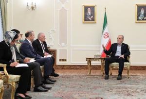 پزشکیان: هیچ قدرت خارجی نباید خللی در روابط ایران و ارمنستان ایجاد کند