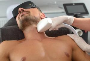 لیزر موهای زائد برای پوست‌های تیره؛ نکات مهم و دستگاه مناسب