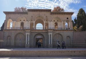 سرپرست میراث فرهنگی کرمان: مرمت سردر باغ شاهزاده ماهان آغاز شد