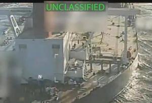 انتشار فیلم دزدی دریایی آمریکا و حمله به یک نفتکش+ ویدئو