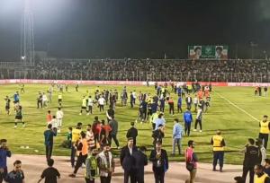 تصاویری از لحظه سوت پایان بازی خیبر - پرسپولیس
