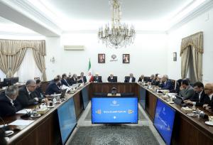 عارف: دولت برای خروج از تنگناهای اقتصادی روی بخش خصوصی حساب کرده است