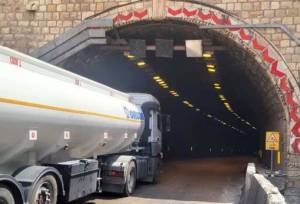 محدودیت موقت تردد در محور حاجی‌آباد - بندرعباس