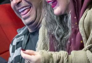 قاب پرحاشیه از نعیمه نظام‌دوست و منوچهر هادی