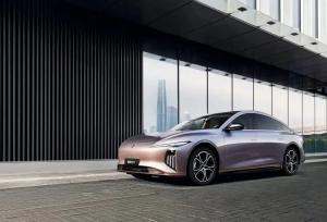 این خودروی برقی با ۱۴ دقیقه شارژ ۳۲۰ کیلومتر پیمایش می‌کند