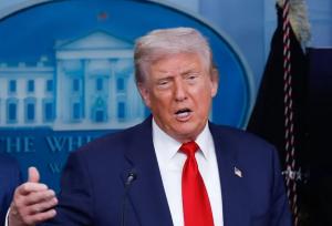 باز هم کبودی دست ترامپ خبرساز شد!