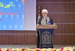 روحیه مردم‌داری و دوری از خودنمایی ویژگی عقل کامل انسان مسلمان است
