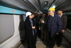 وزیر راه و شهرسازی از خطوط تولید واگن سازی در زنجان بازدید کرد