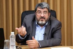 روزنامه خراسان: فواد ایزدی در زمین دشمن بازی می‌کند!
