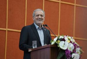 پزشکیان: دولت در مسیر حذف قیمت‌گذاری دستوری است